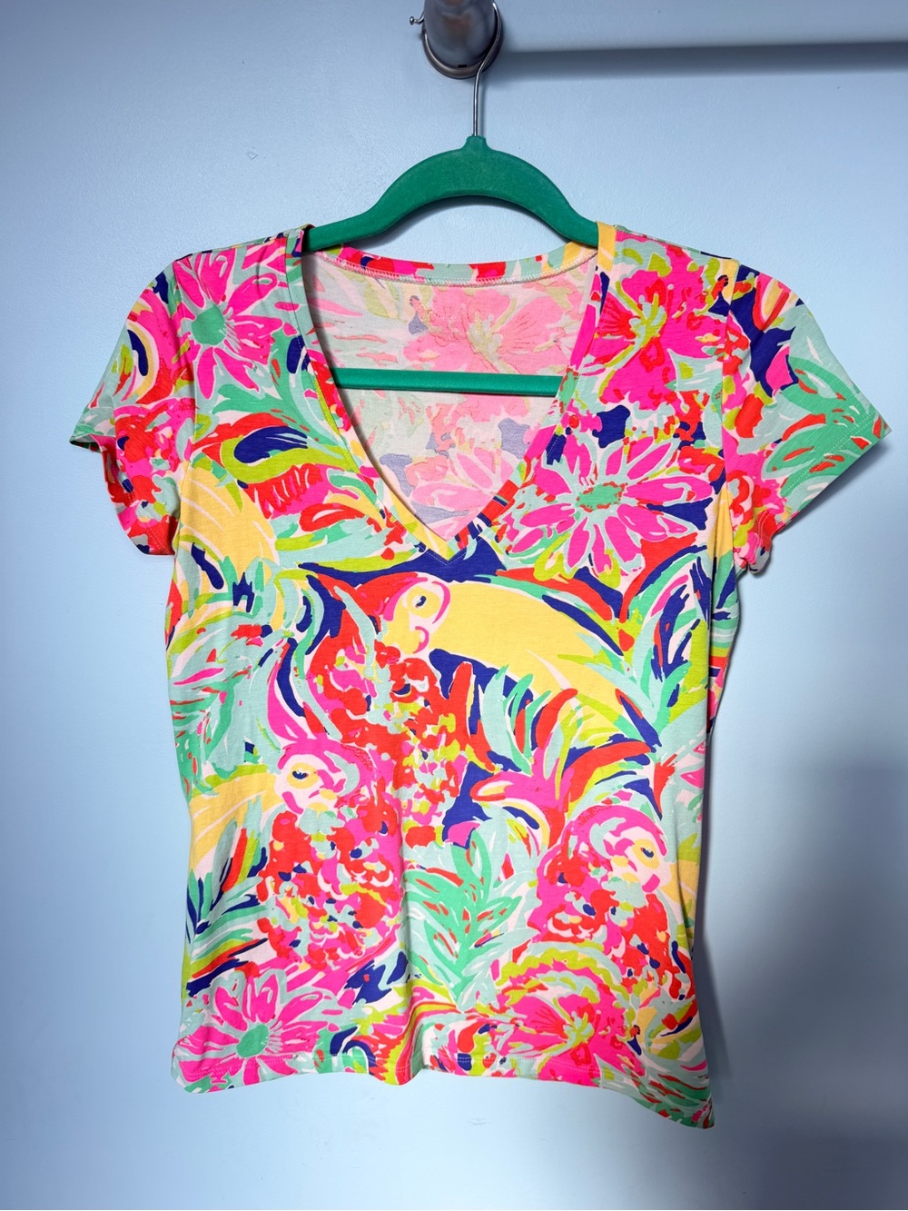 Lilly Pulitzer Michele V-Neck Tee Casa Banana Tropical Toucan Print